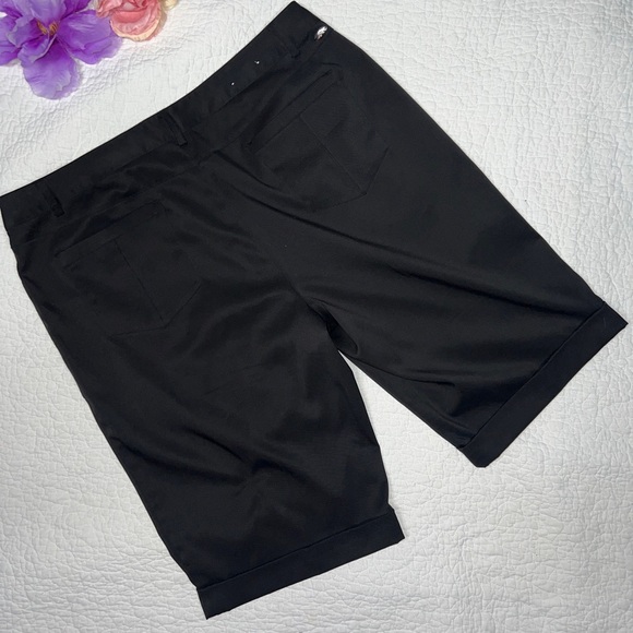 Gymshark Shorts 21 Gym Shark Womens Black Knee Length Golf Shorts